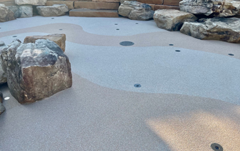 Cushioned Splash Pad, Rock Features, Soft Coating
SunPlay
Sundek
